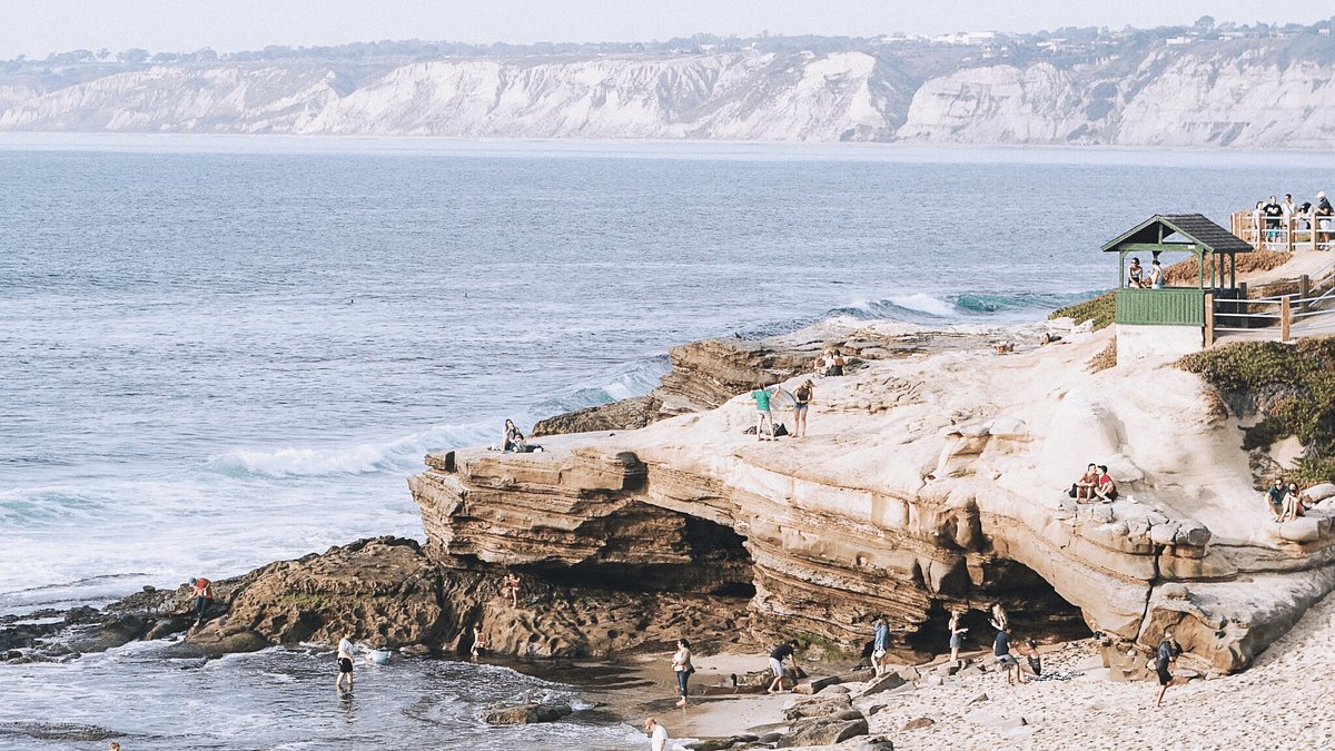 Coastal venue with cliffs, ideal for outdoor events and team-building activities.