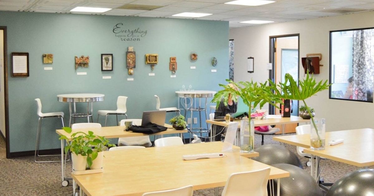 Brown Meeting Room at Hera Hub: modern, airy space for workshops and brainstorming.