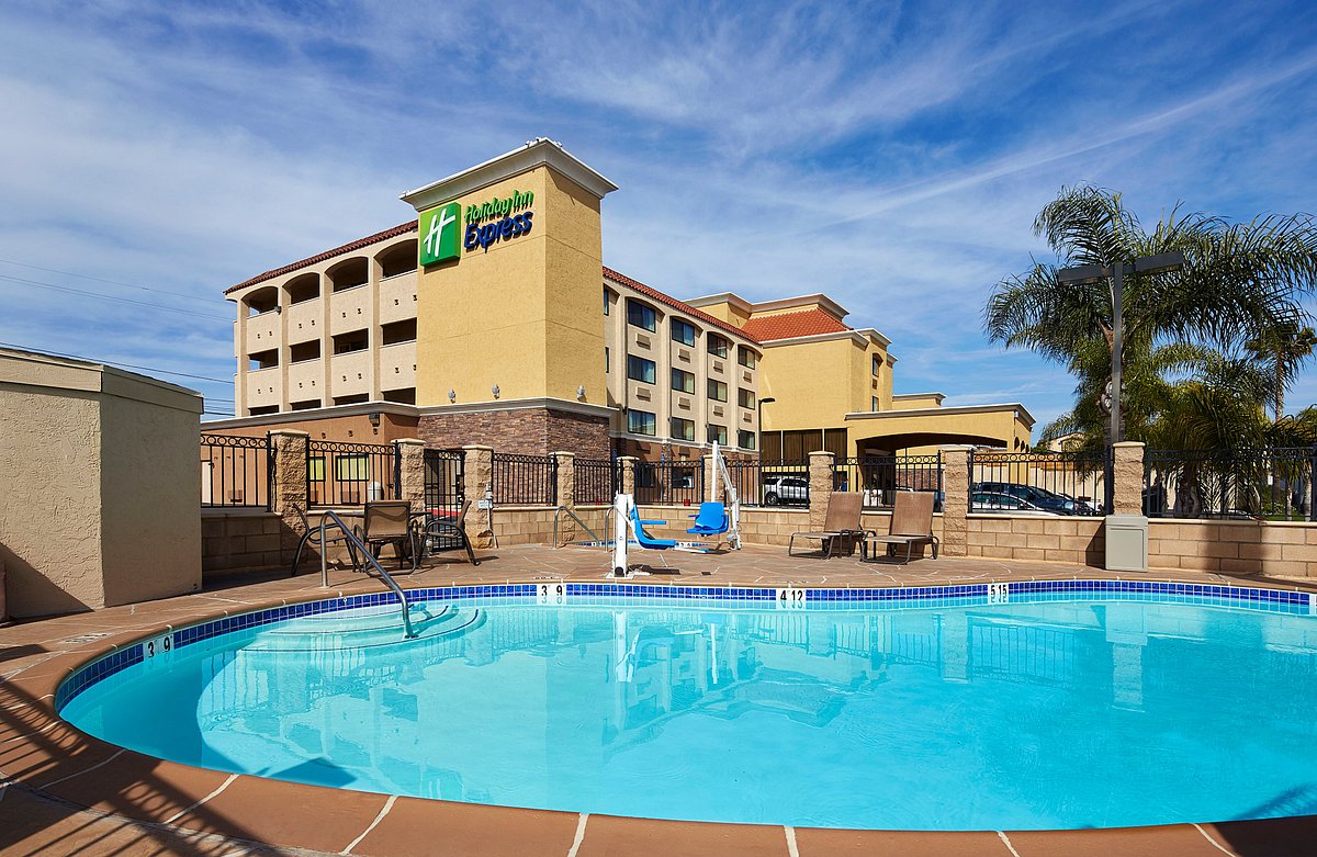 Meeting room at Holiday Inn Express with pool, perfect for networking events and conferences.