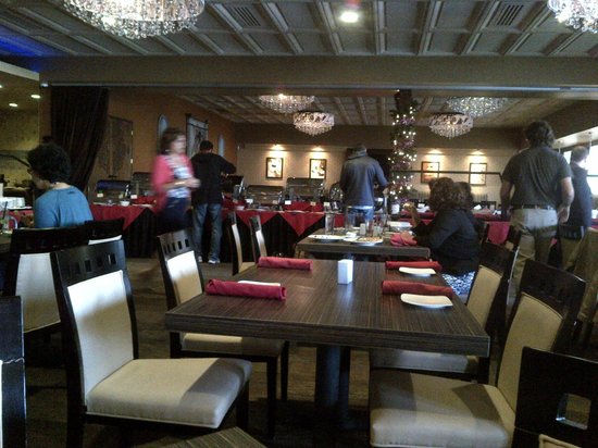 Dining room at Sufigrill with red napkins, perfect for events and gatherings.
