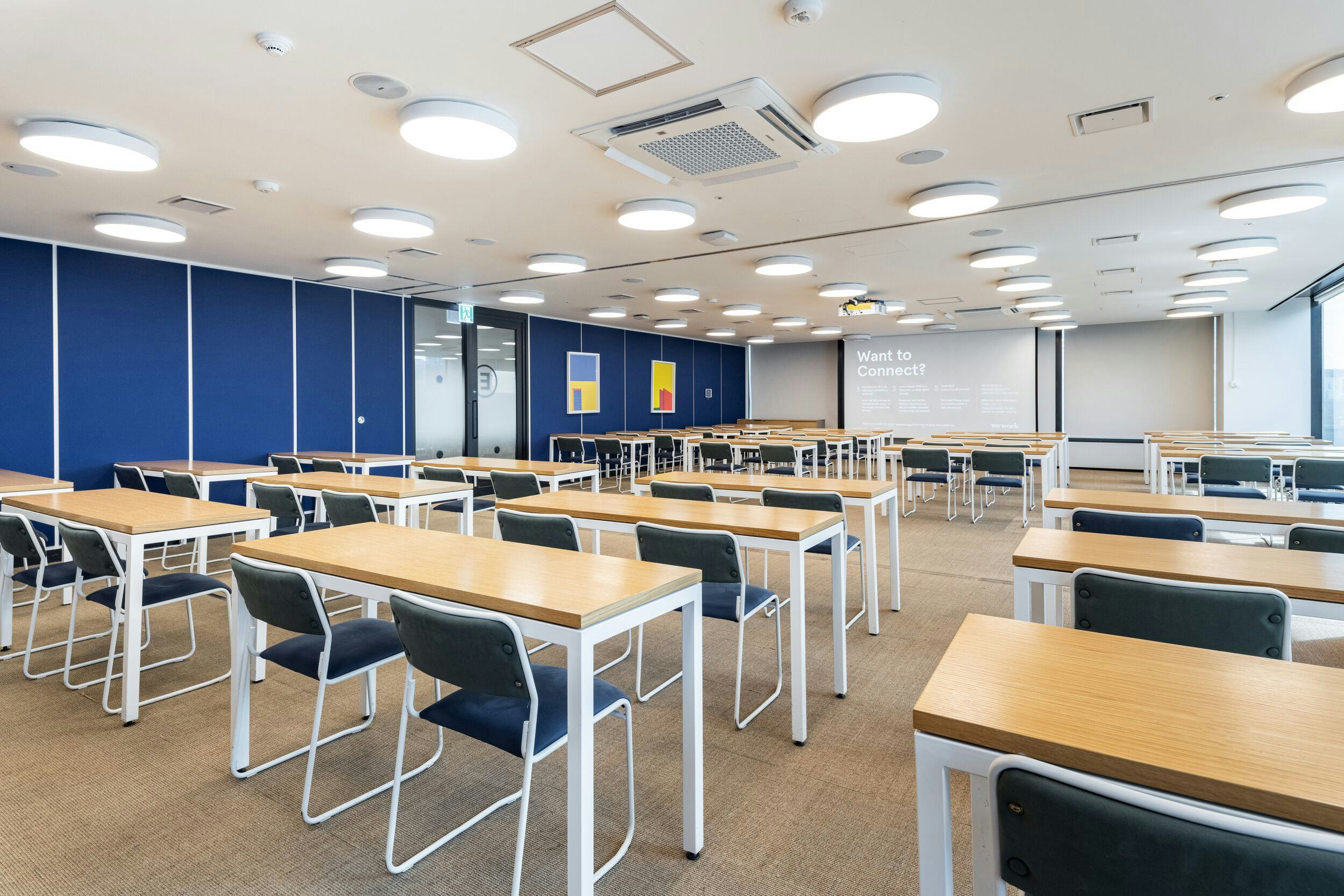 Versatile conference room with modular tables, ideal for workshops and seminars.