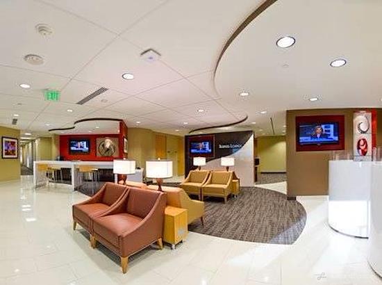 Modern lobby at Regus Pasadena, ideal for meetings and events with sleek decor.