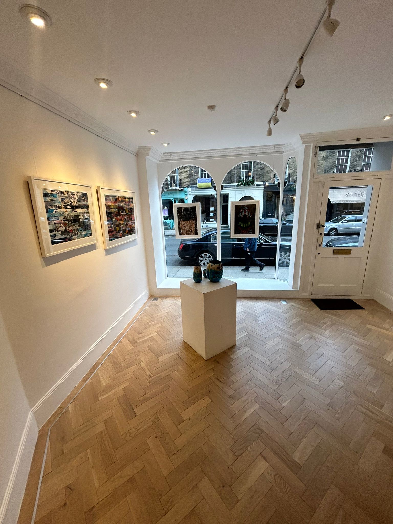 Whole Gallery at CasildART: bright, sophisticated space for art events and networking.