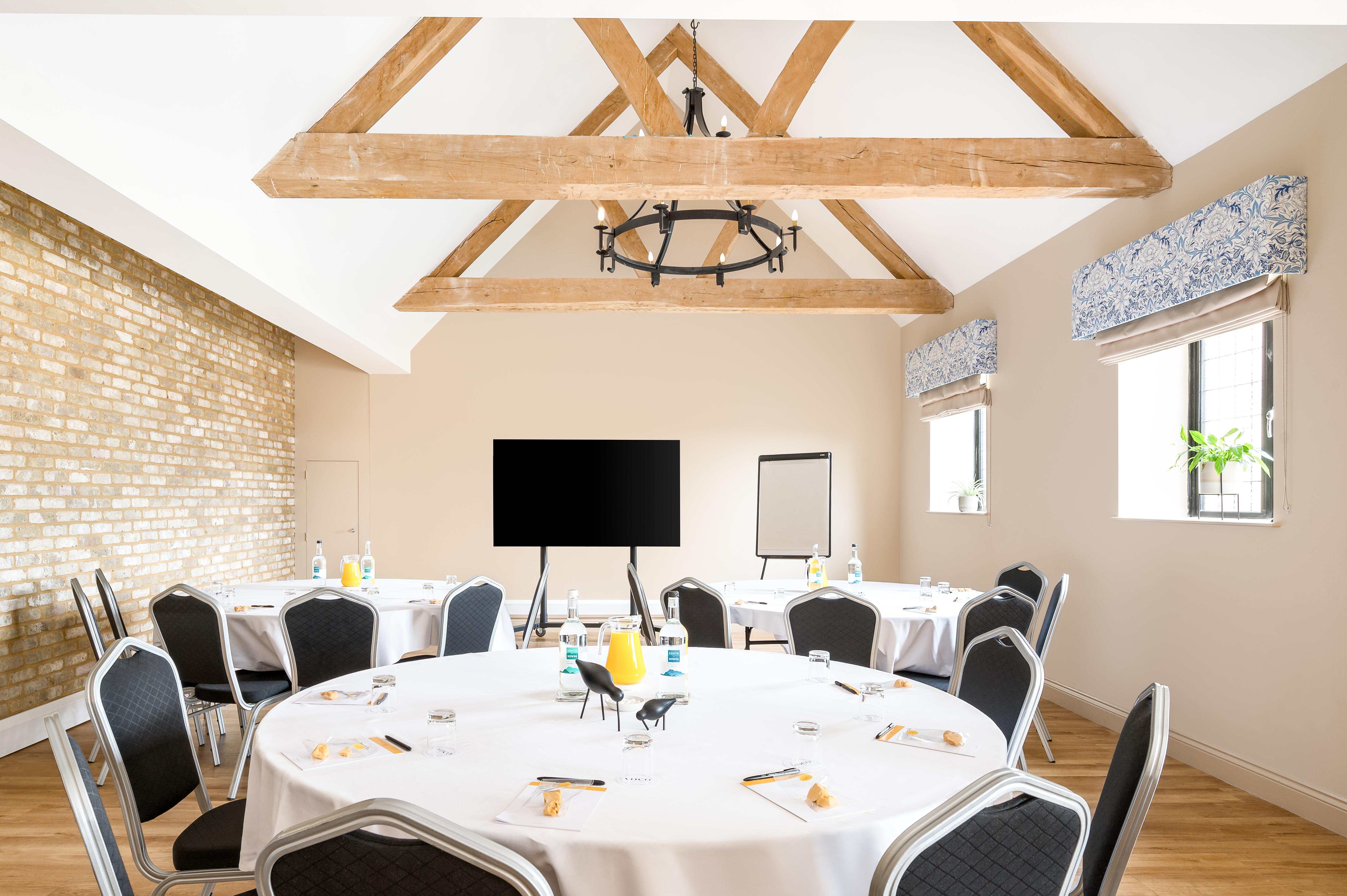 Cedar Suite at Voco Lythe Hill: elegant meeting space for workshops and presentations.