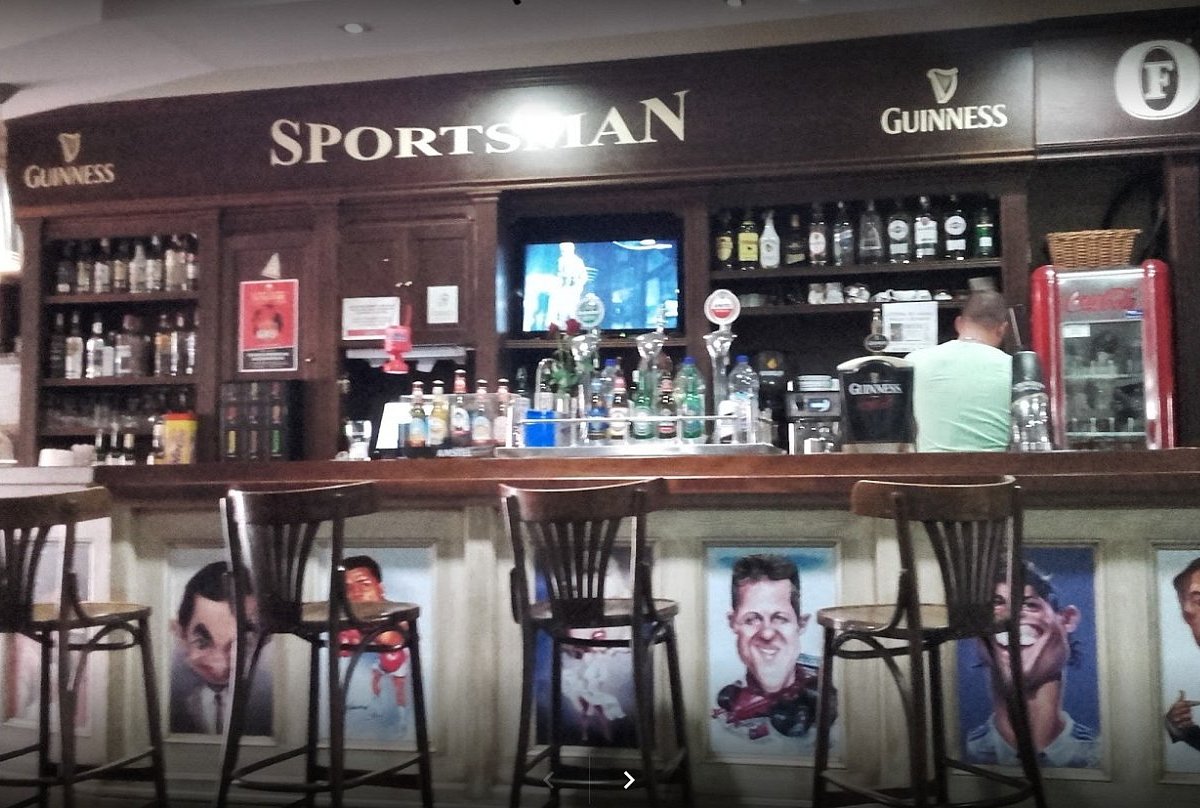 Lively Sportsman Pub lounge with wooden decor, perfect for networking events and gatherings.
