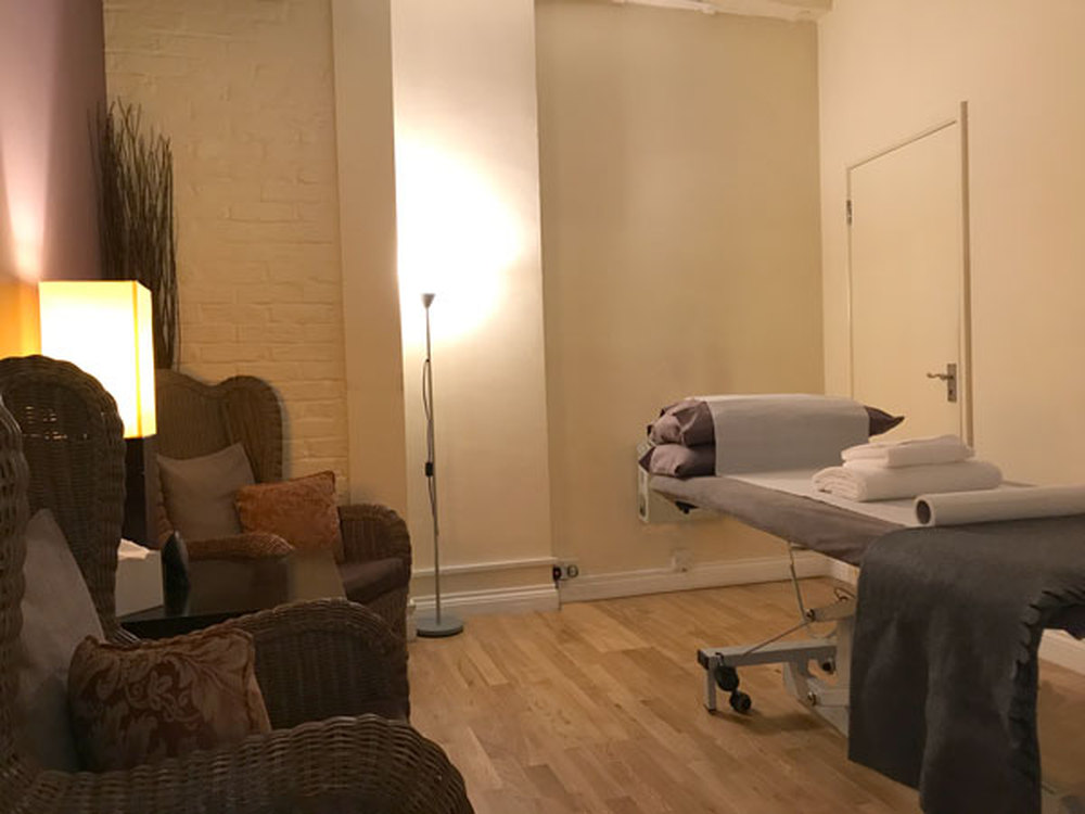 Therapy room for rent in Light Centre, ideal for relaxation sessions and mindfulness activities.