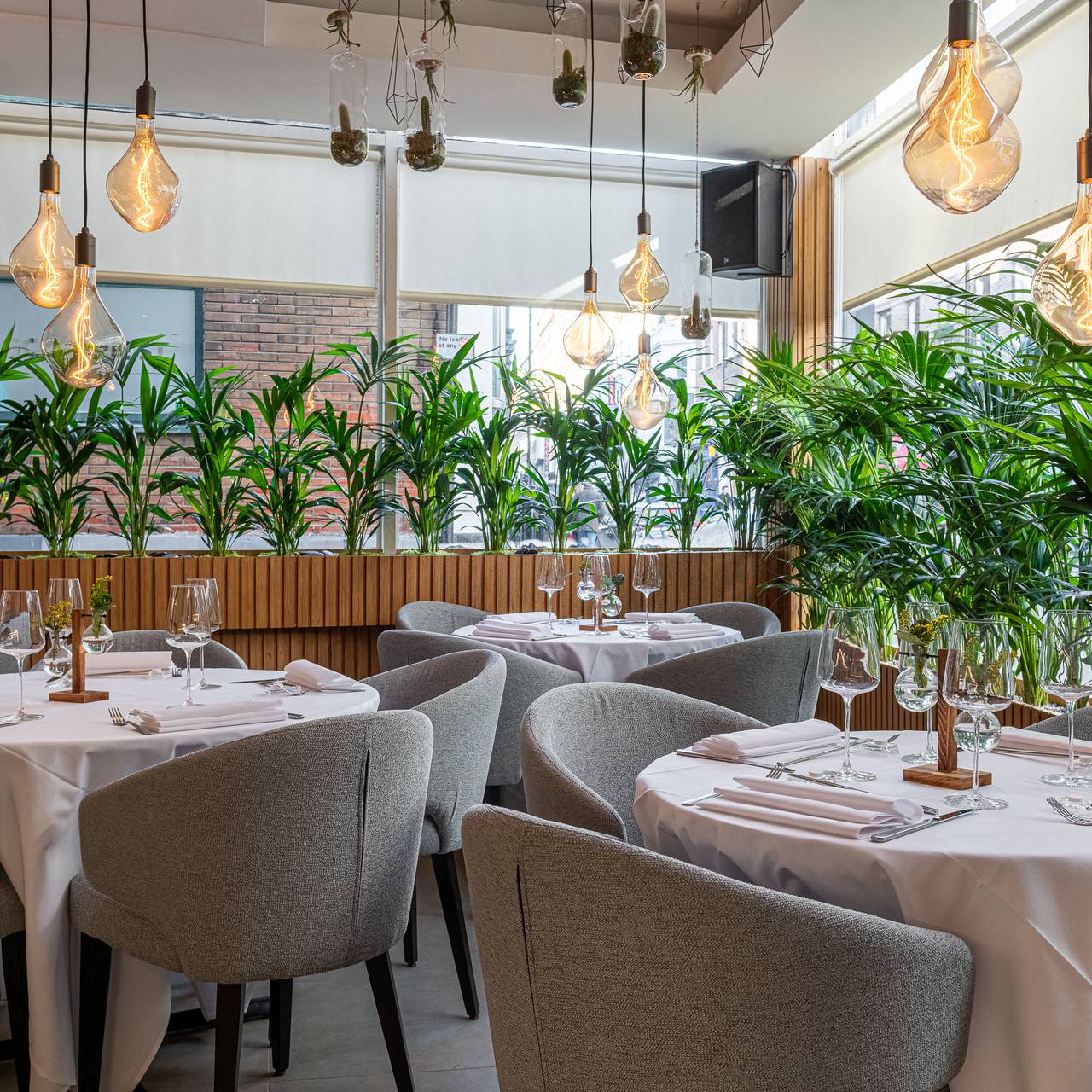 Stylish Californian restaurant in SOLA Soho, perfect for upscale dinners and corporate events.