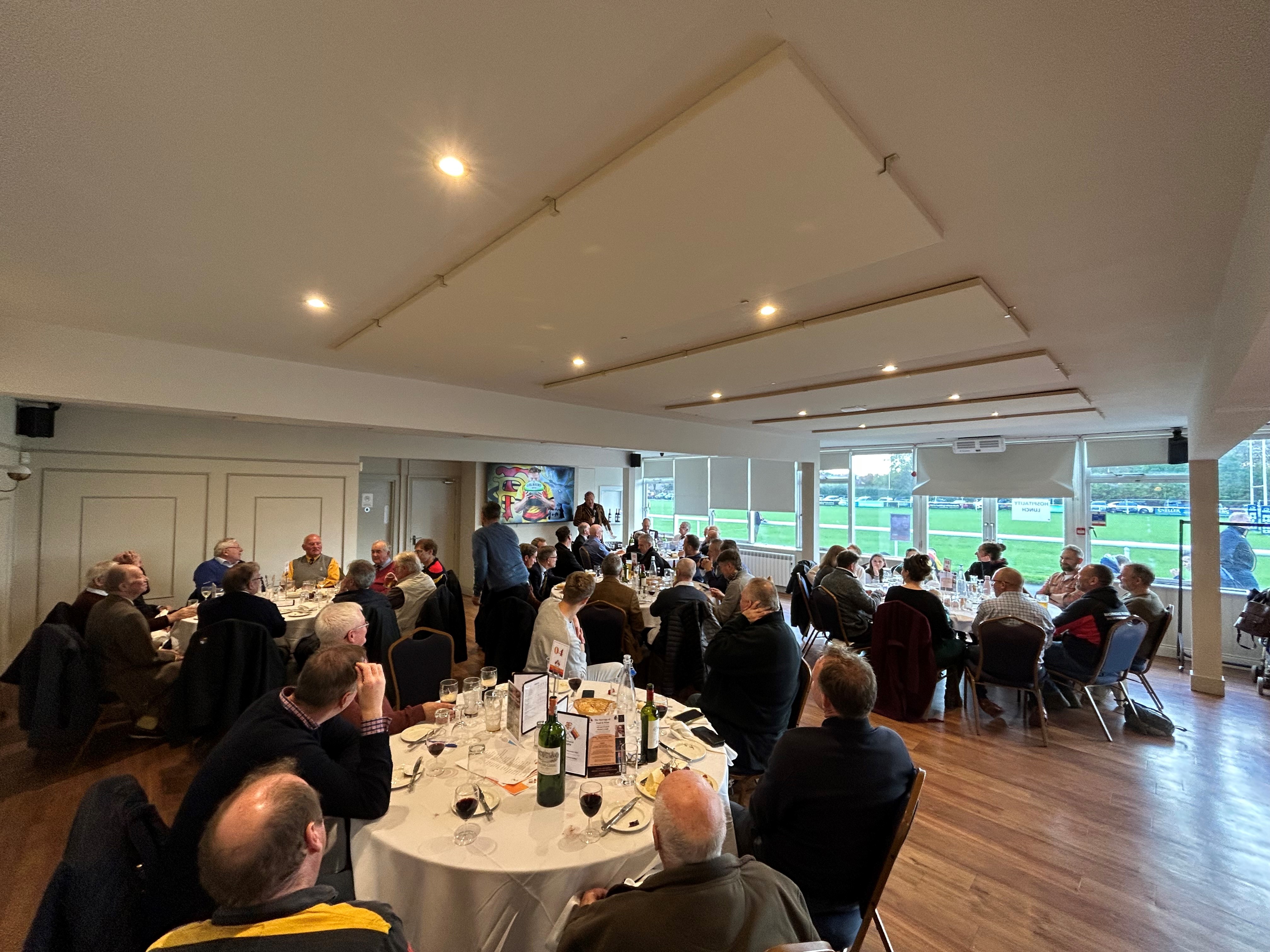 Club Room - 3lz3pdvwzf1.jpg