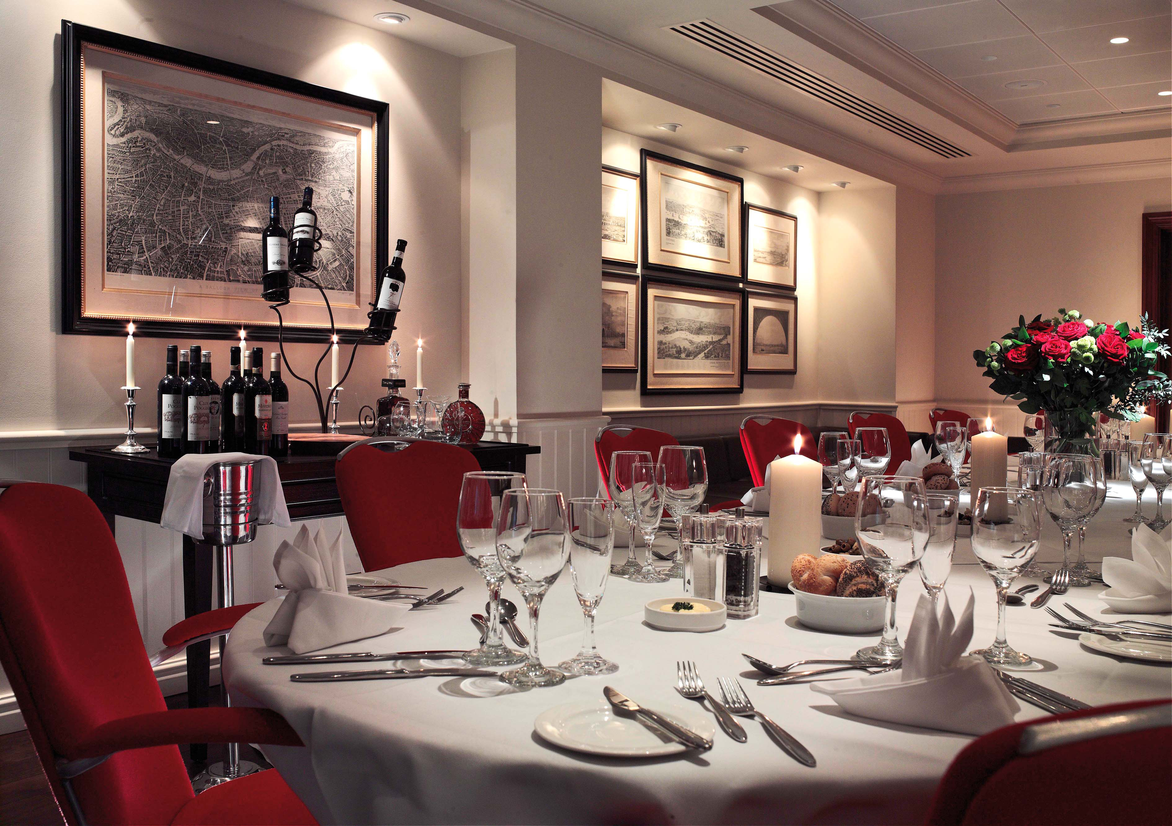 Elegant dining table in Bridge Suite, London Bridge Hotel for corporate events and private dinners.