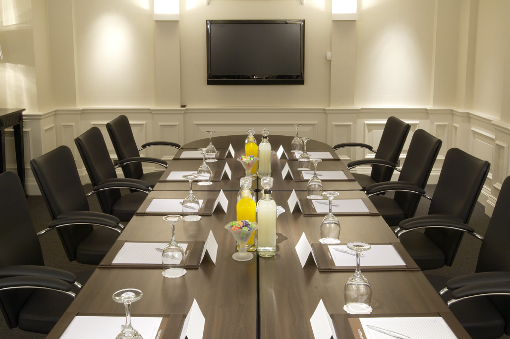 Chaucer Suite meeting room at London Bridge Hotel, ideal for corporate events and presentations.