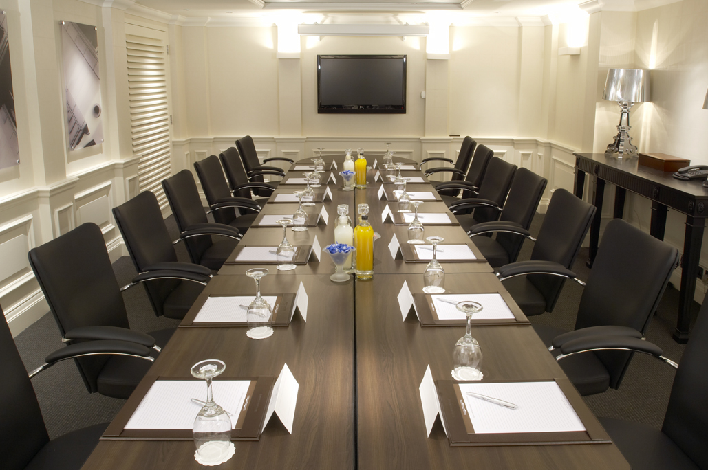 Dickens Suite conference room at London Bridge Hotel, ideal for meetings and presentations.