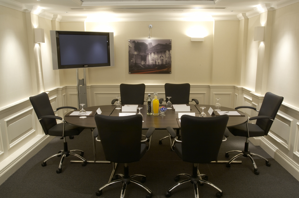 Marlowe Suite at London Bridge Hotel, modern meeting room for professional events.