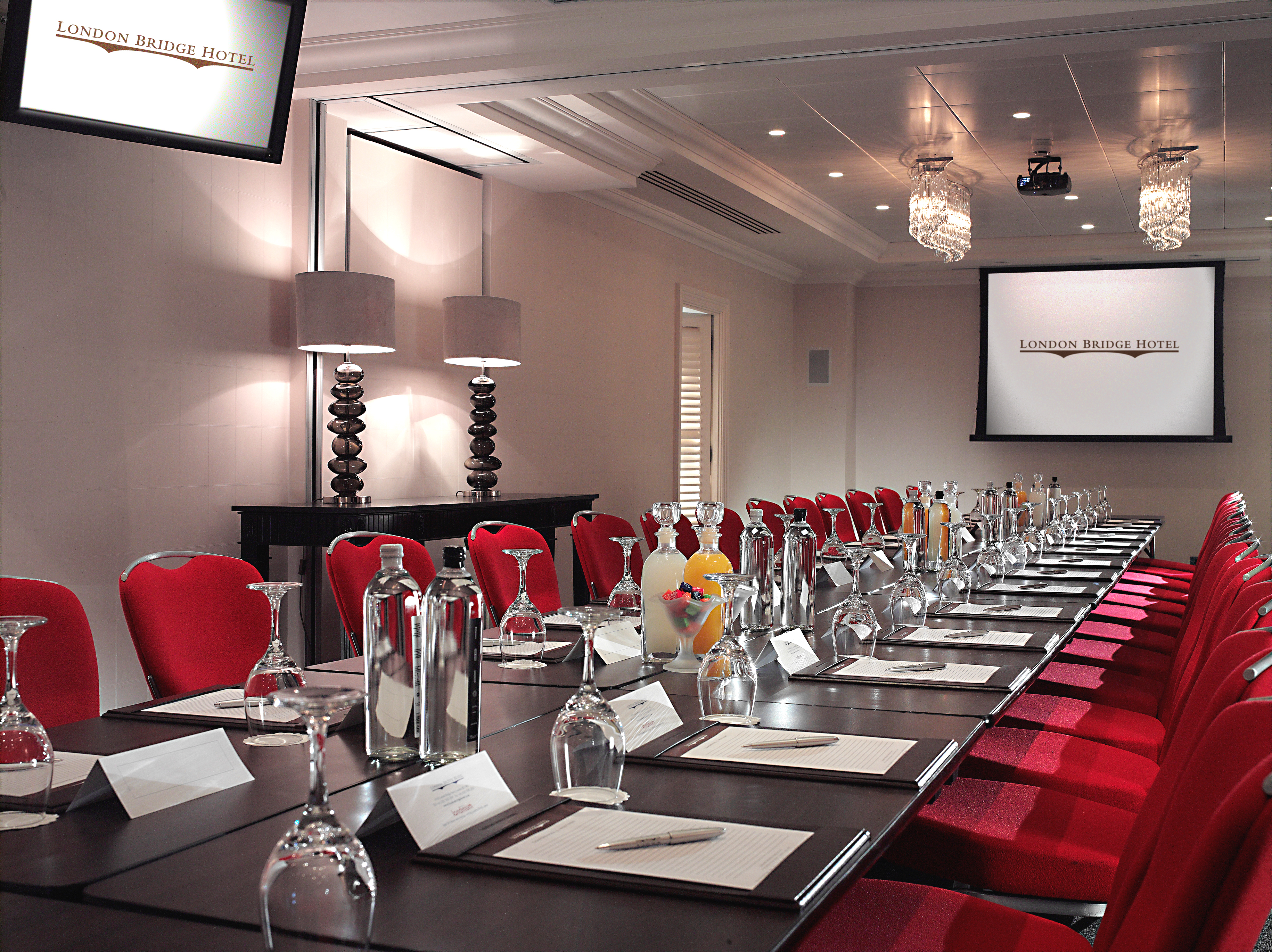 Shakespeare Suite meeting room with elegant decor, ideal for corporate events and workshops.