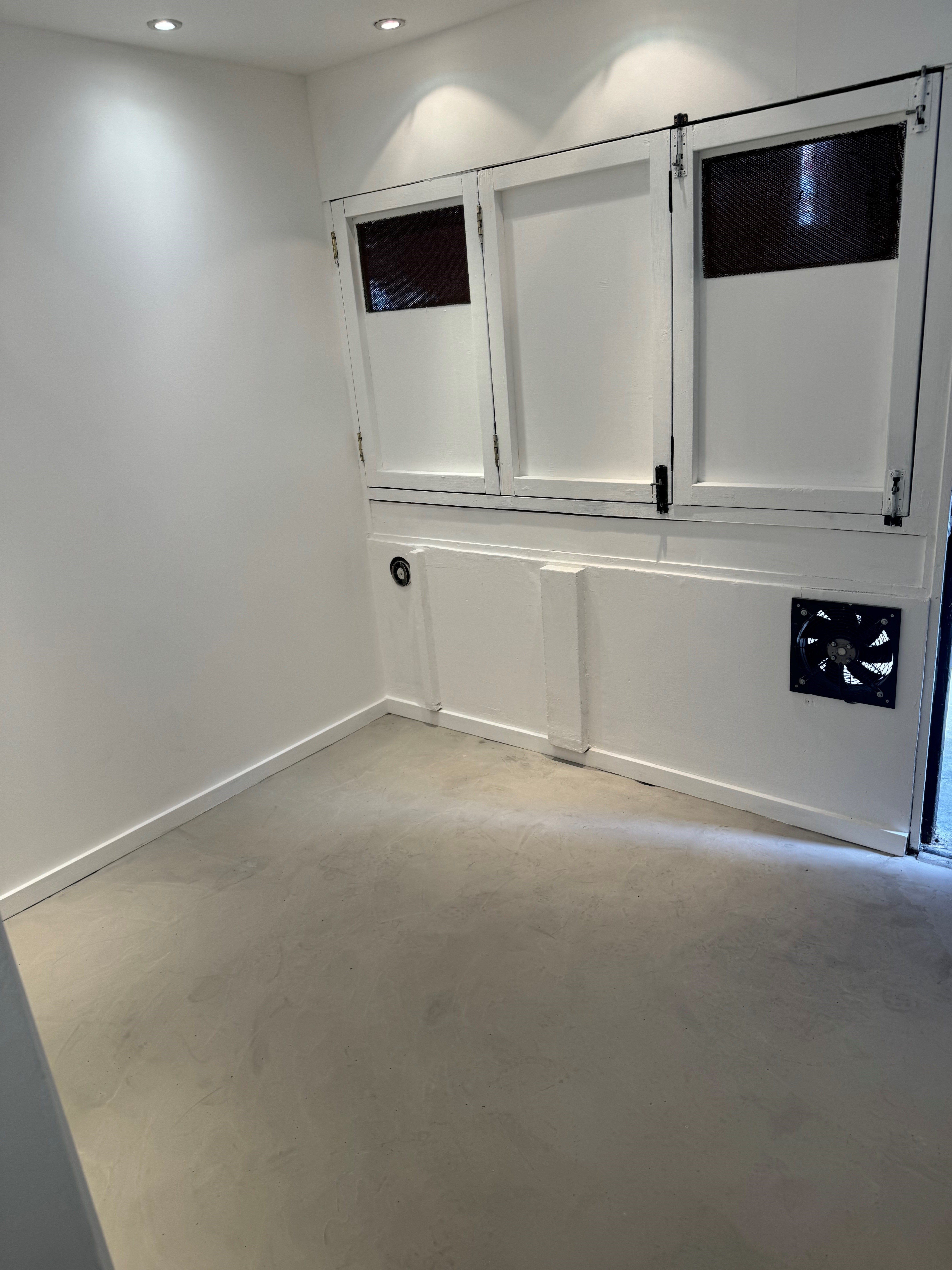 Minimalist breakout room at The Bi-Fold Shop Soho for events and meetings.