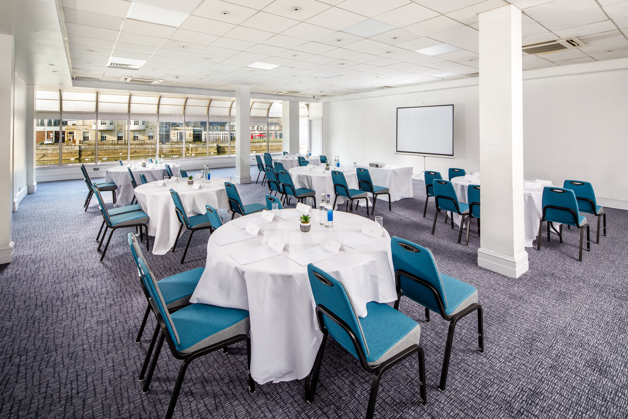 Pilgrim Suite at Mercure Bedford: bright meeting space for corporate events and workshops.