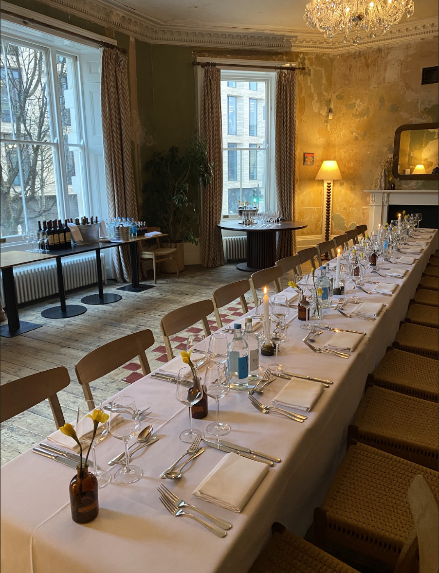 Elegant dining room at Knotel Workclub, ideal for corporate dinners and networking events.