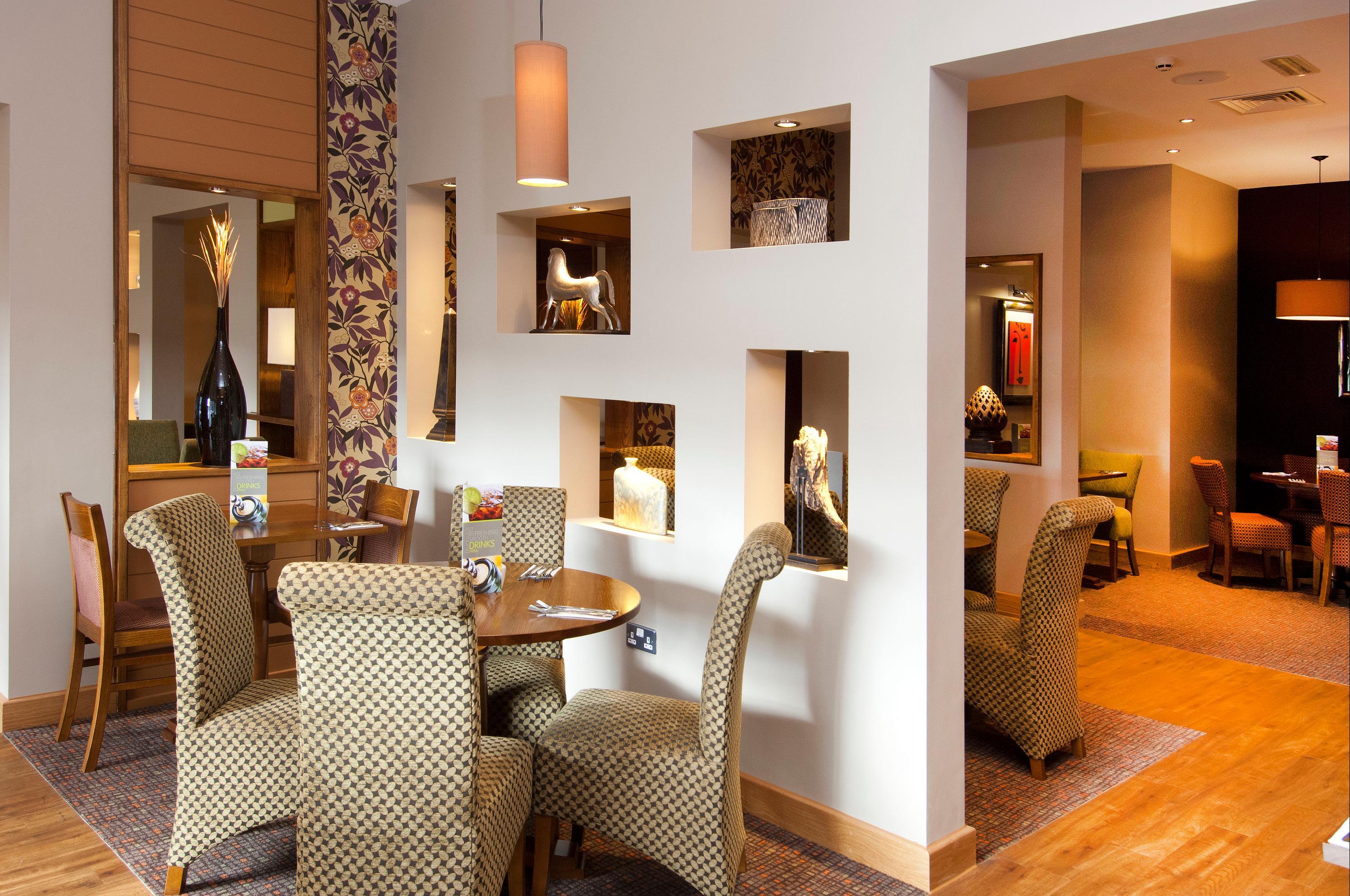 Cozy meeting space in Premier Meetings Manchester, perfect for professional events.