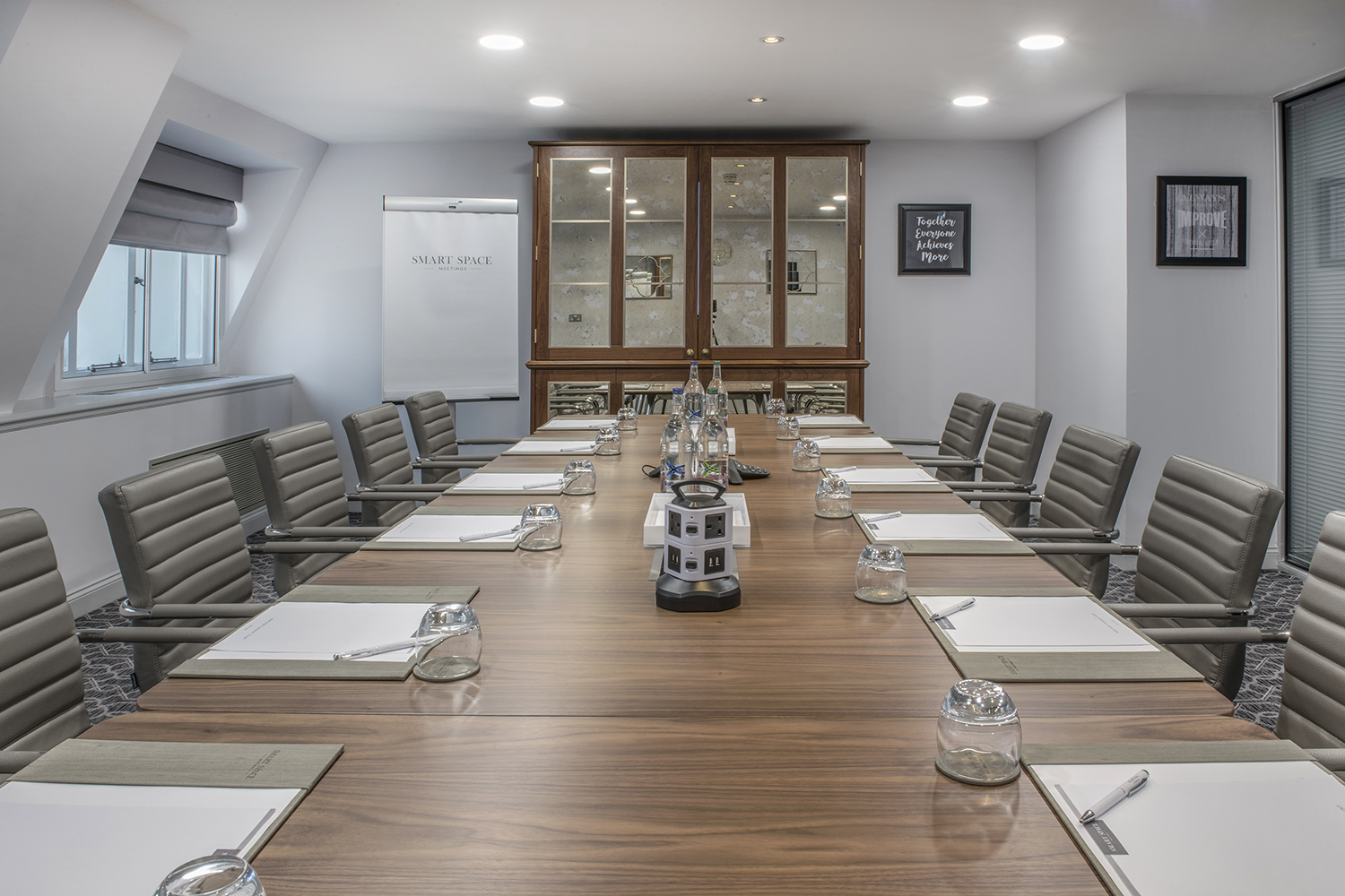 Modern boardroom with ergonomic chairs for corporate meetings and workshops.