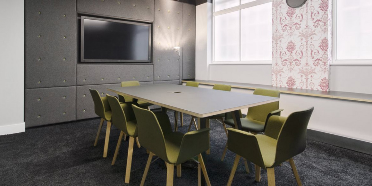Modern meeting room with ergonomic chairs, ideal for corporate events and presentations.
