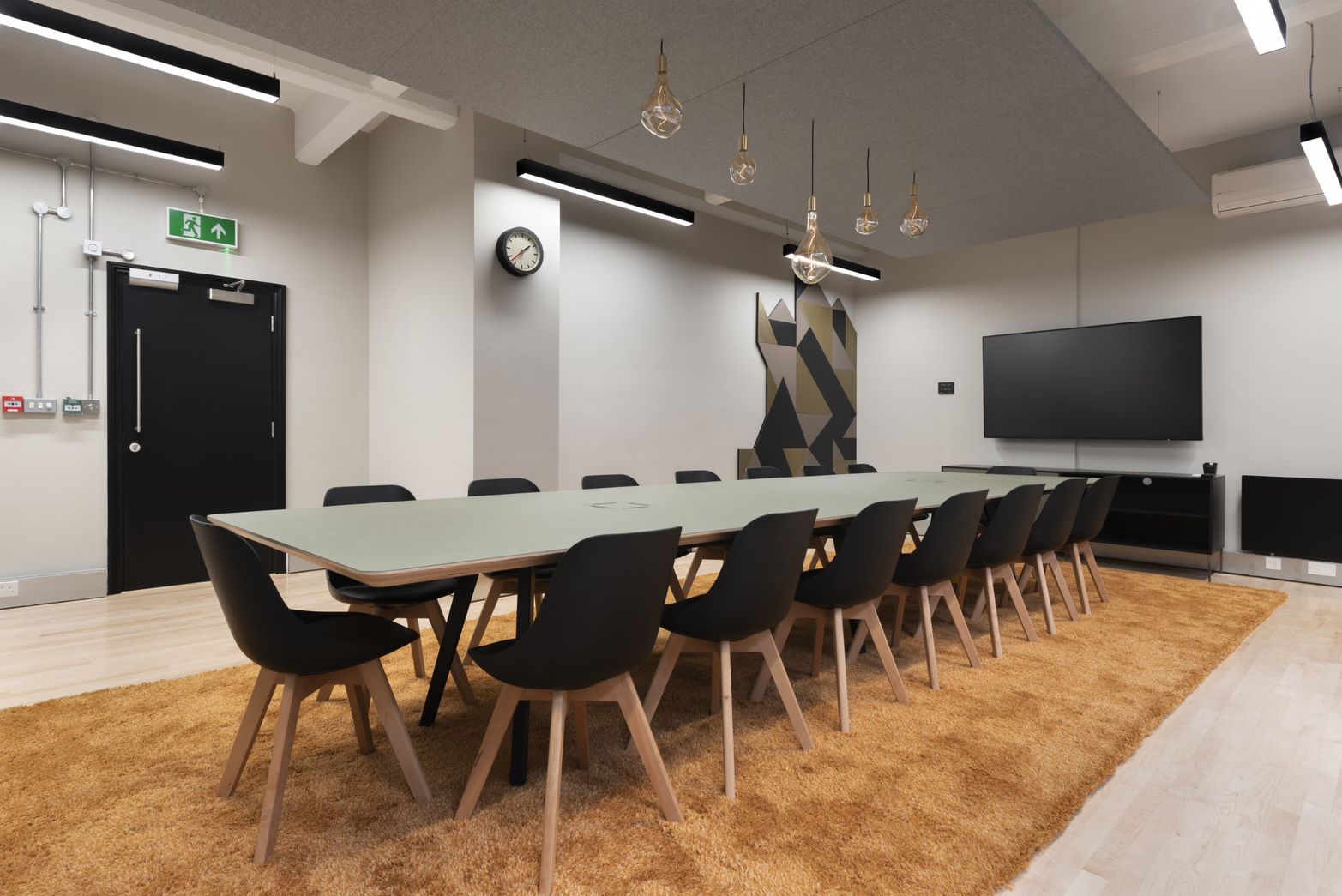 Modern meeting room with rectangular table, ideal for collaboration and presentations.