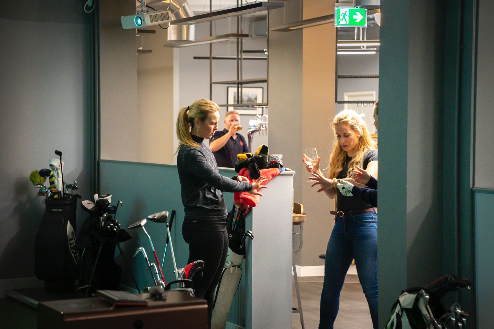 Indoor Golf Simulators - hy1oz0cu4vz.jpeg