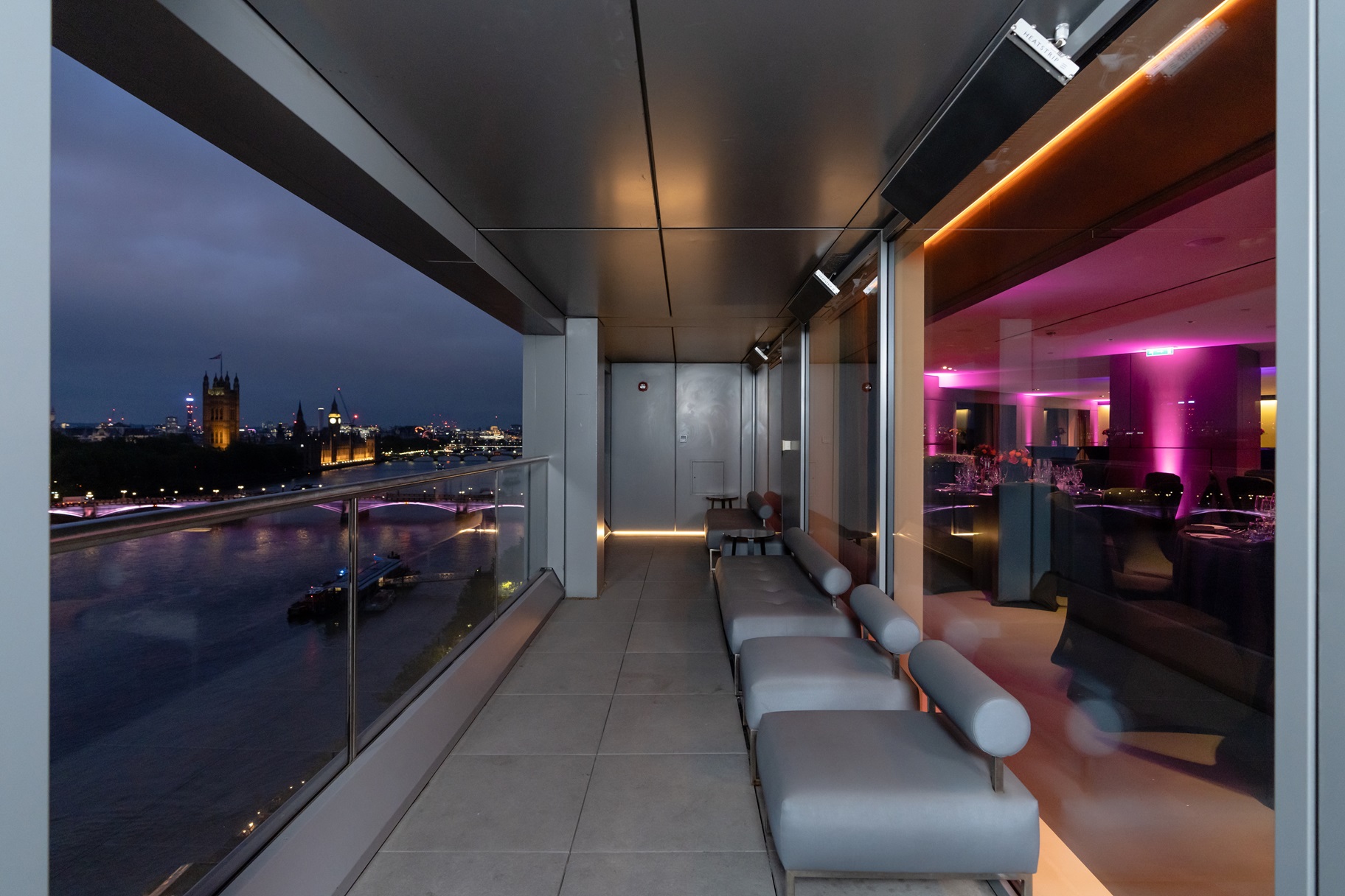 Riverview Lounge - f1zhfps3hby.jpg