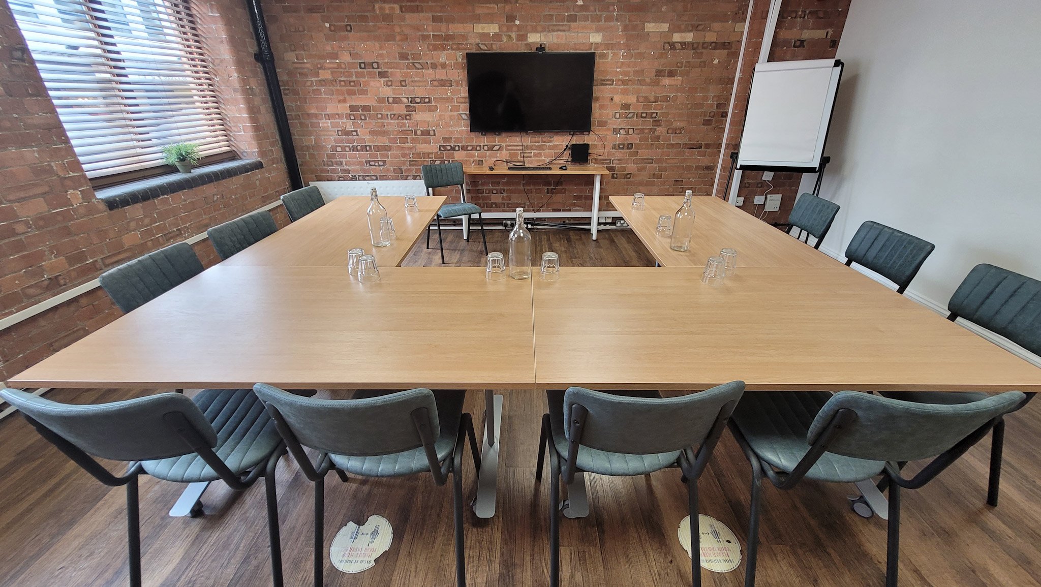 Green Room at Remark! Events: modern meeting space with a large table for collaboration.