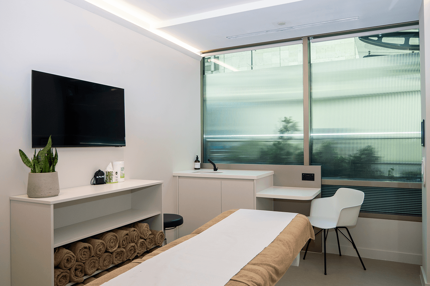 Sleek wellness room for relaxation at UNTIL MaRylebone, ideal for events and massages.