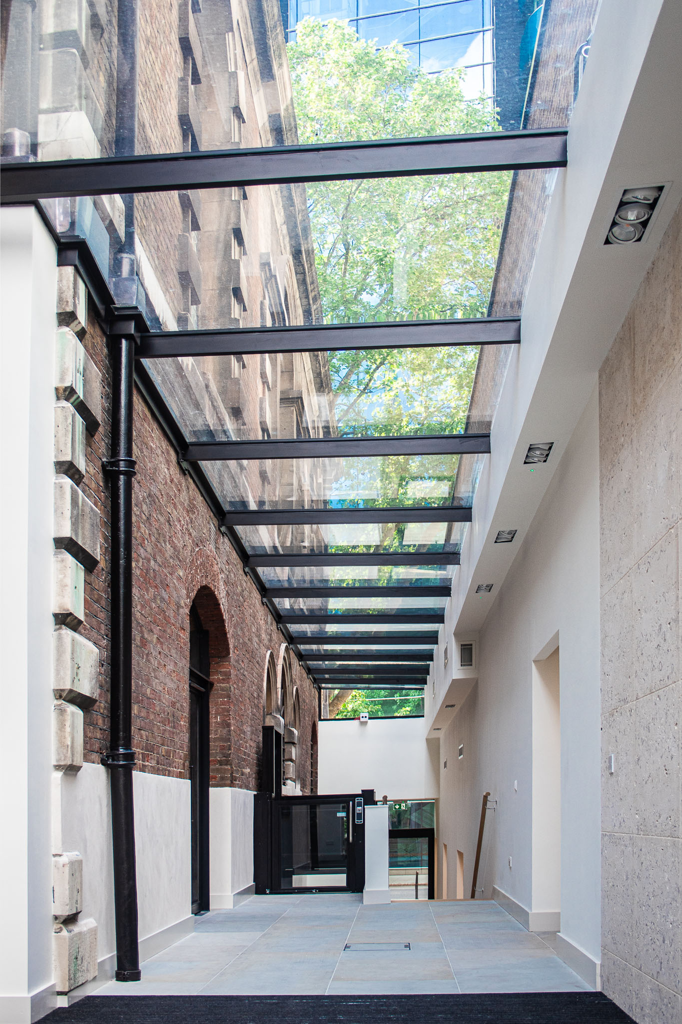 The Room - epg3ycflddc.jpg