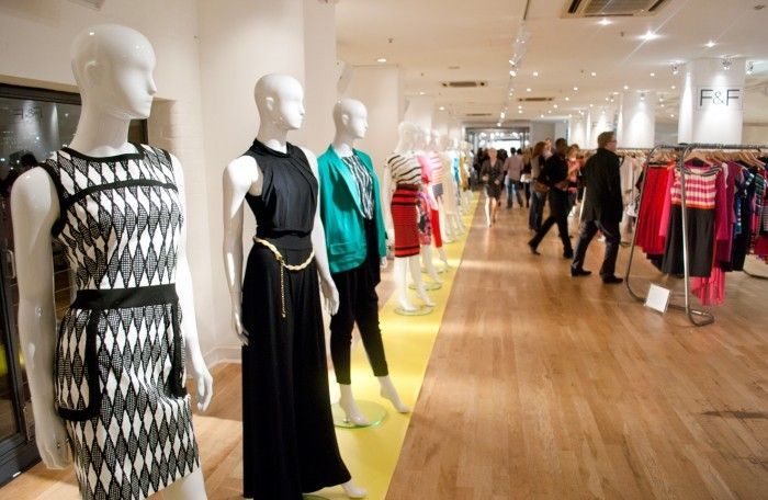 Stylish retail space with mannequins for fashion showcases and trunk shows at OXO2.
