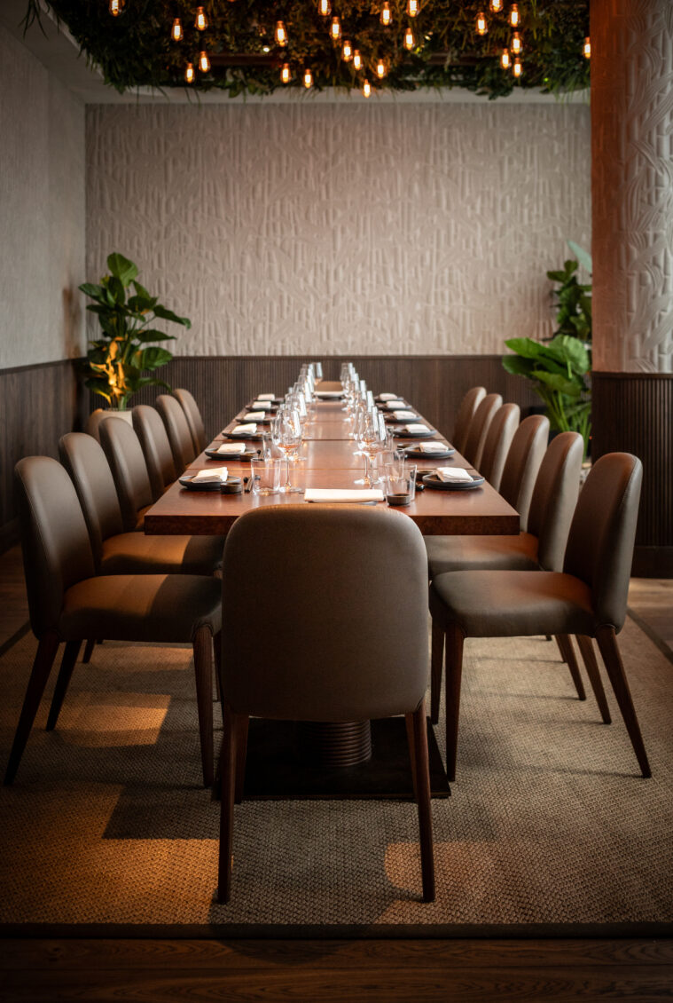 Private dining room in Los Mochis, elegant table set for corporate meetings or intimate events.