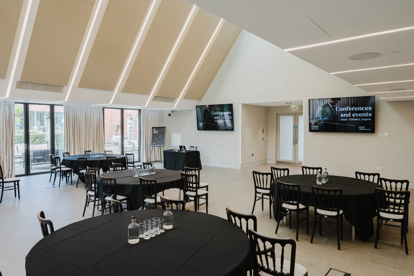 Lloyd Suite - u3ehlx1axnp.jpg