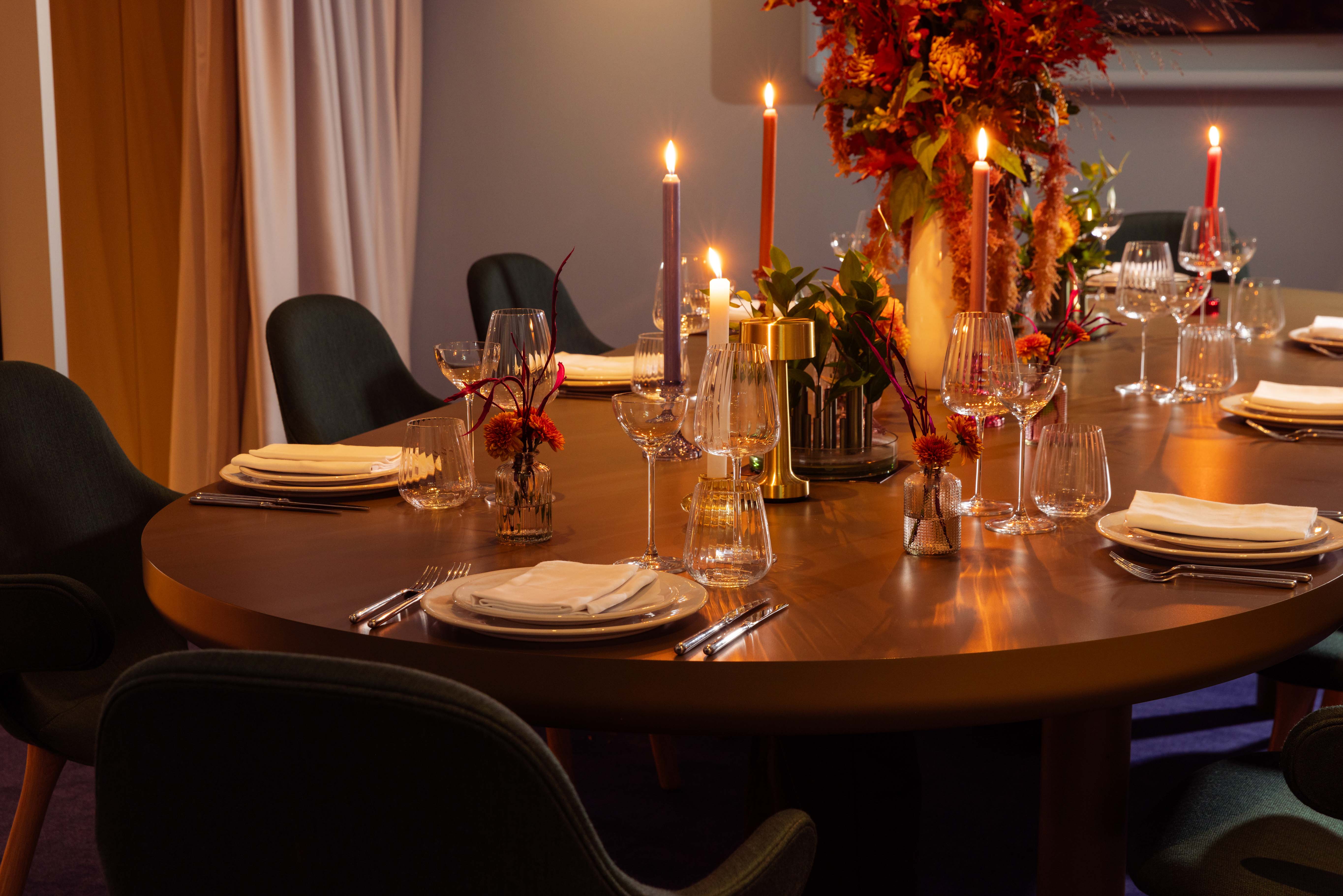 Elegant dining table in Creative Room 6, perfect for corporate dinners and high-end events.
