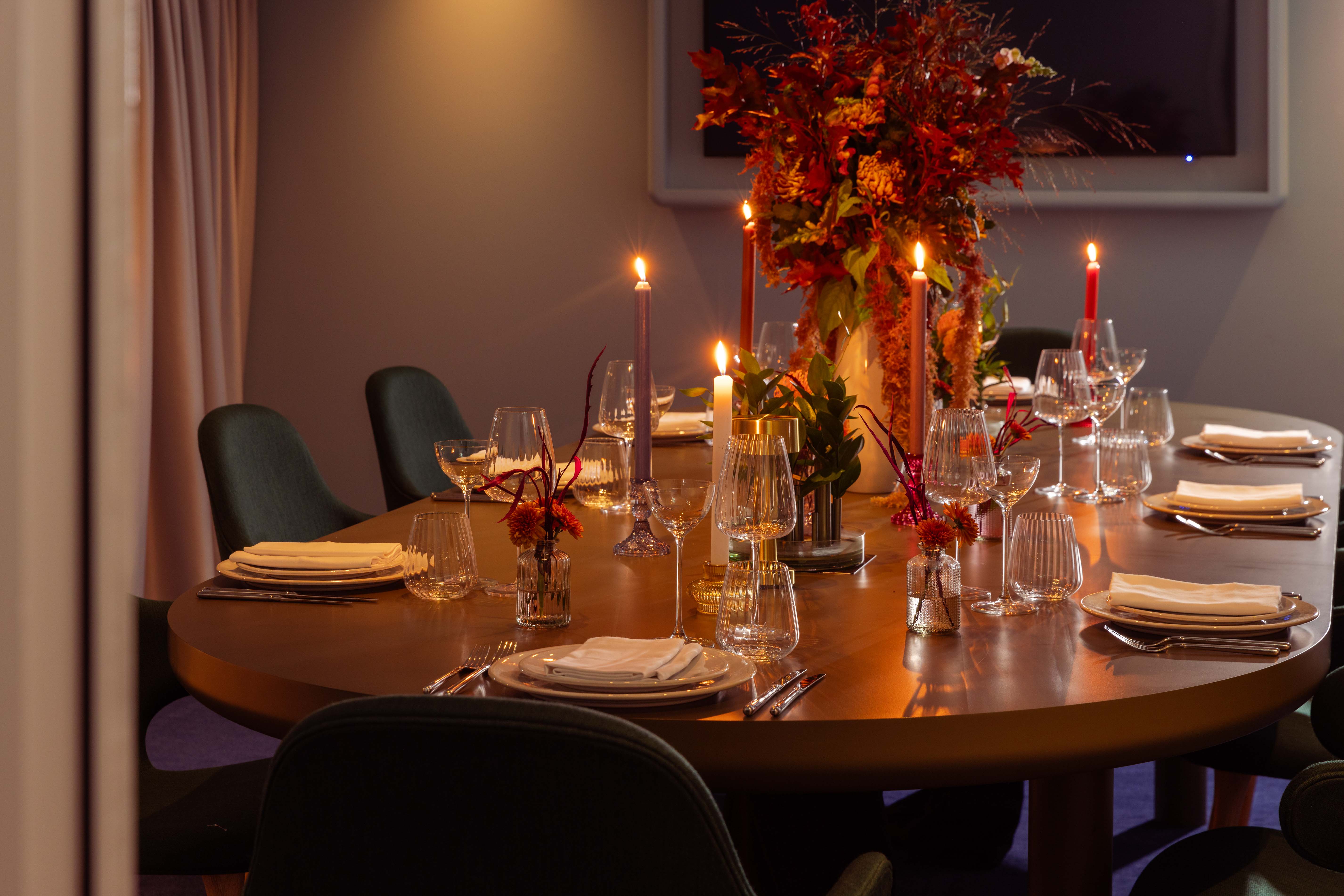 Elegant dining table in Creative Room 6, perfect for corporate dinners and gatherings.