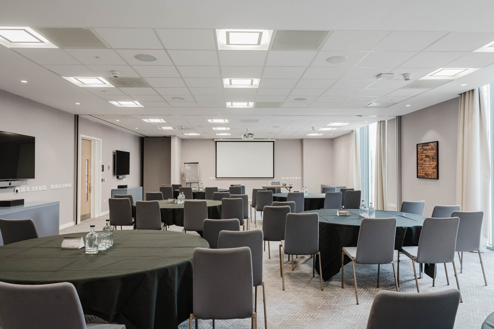 The Writers' Suite - zoc5p40q0h2.jpg