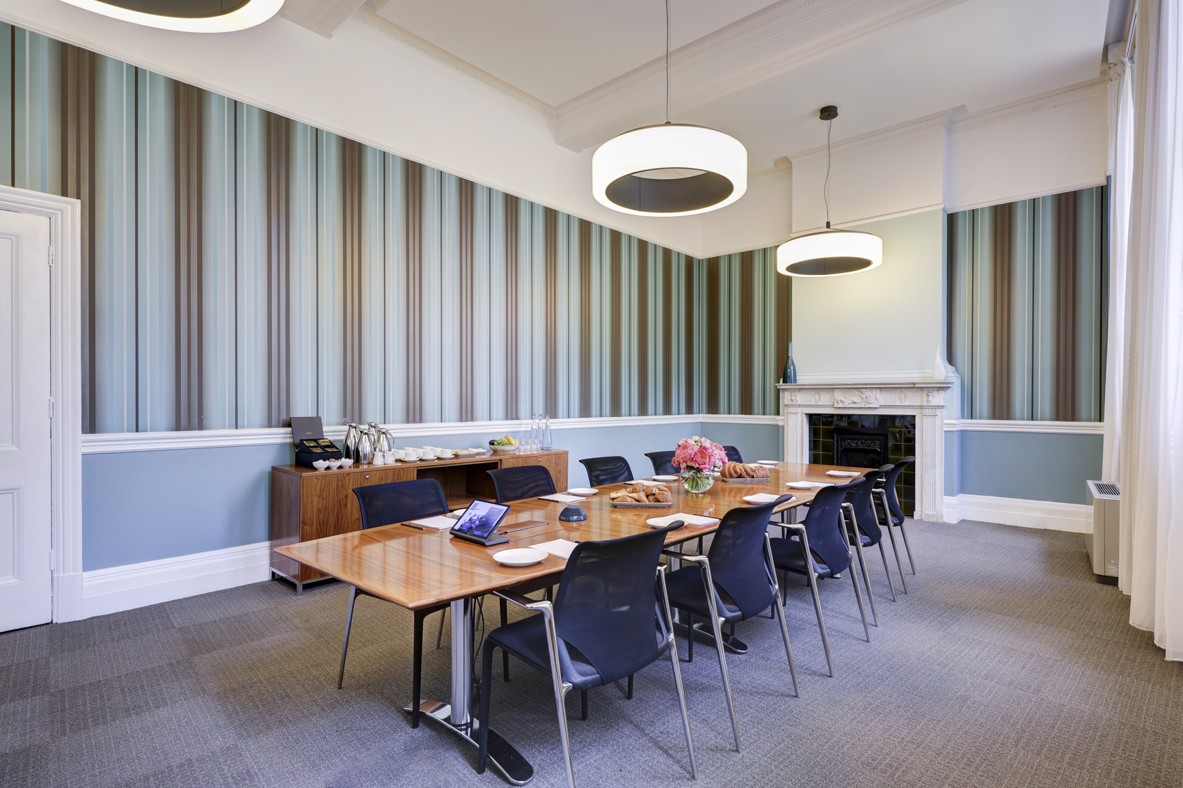 Modern meeting room in Surveyors House, NYC, perfect for workshops and executive meetings.