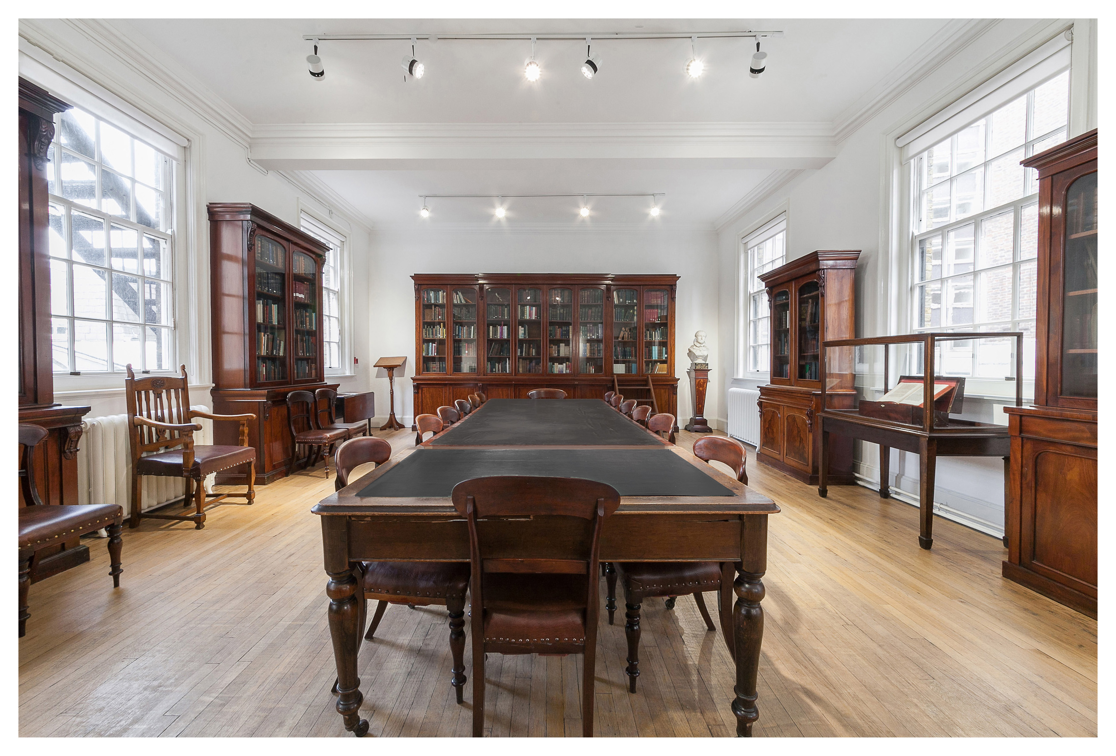 David Wynter Room: elegant conference table, ideal for meetings and events.