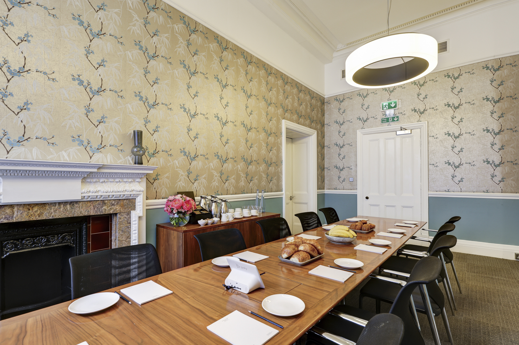 Elegant meeting room in Hong Kong, ideal for corporate events and gatherings.