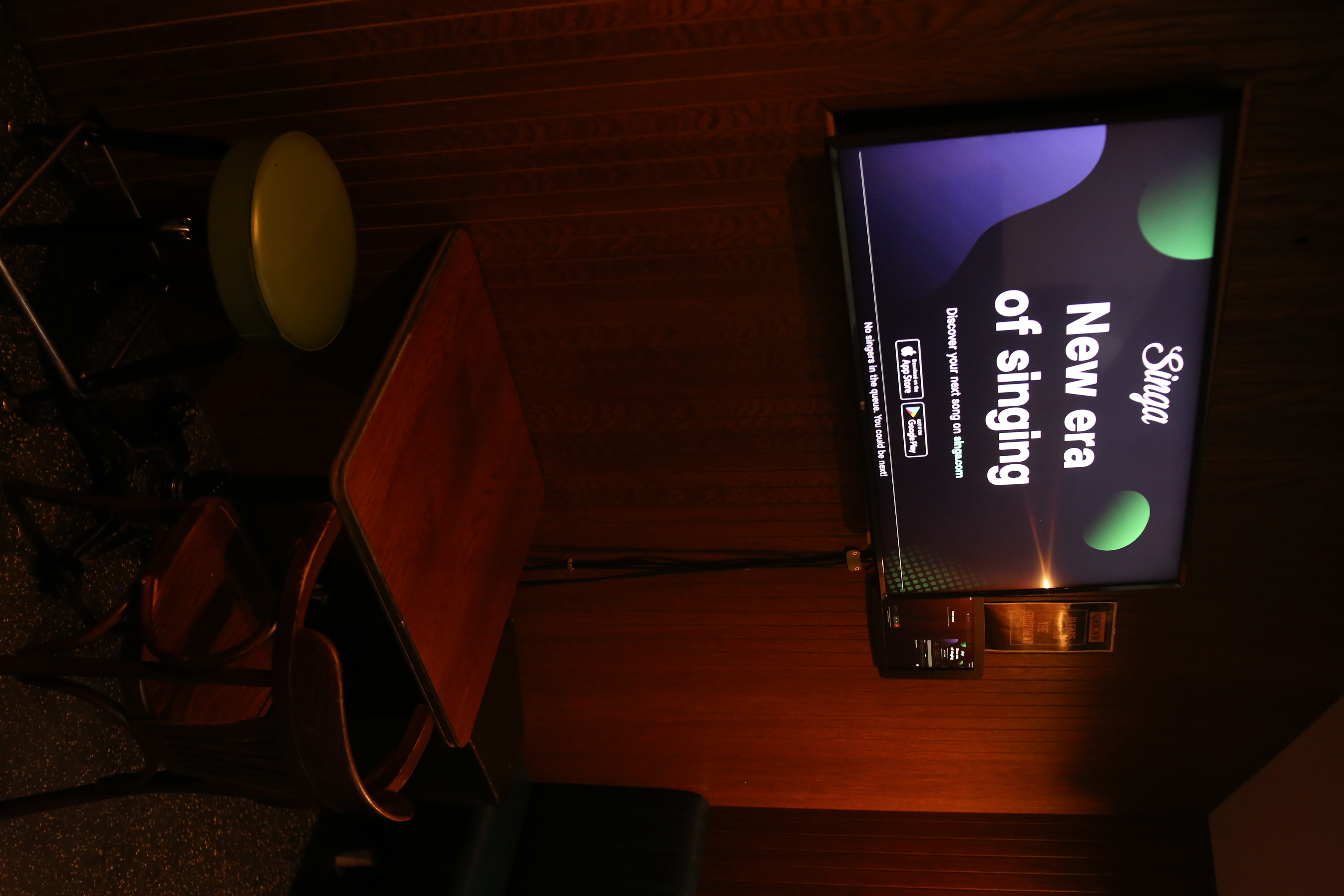 Cozy meeting space in Farringdon with wood paneling for client workshops and presentations.