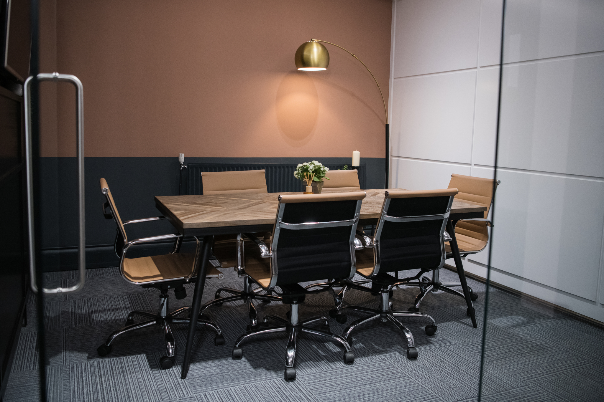 Modern conference room in Peach Suite, Wizu Workspace - ideal for meetings and brainstorming.