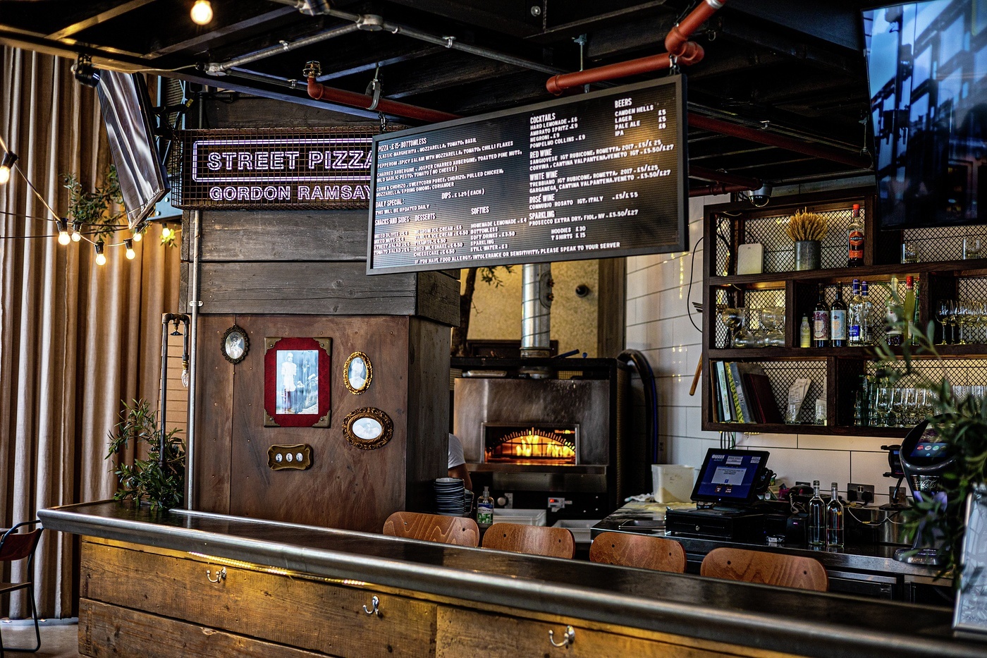 Vibrant Street Pizza venue with rustic bar, ideal for casual networking events.