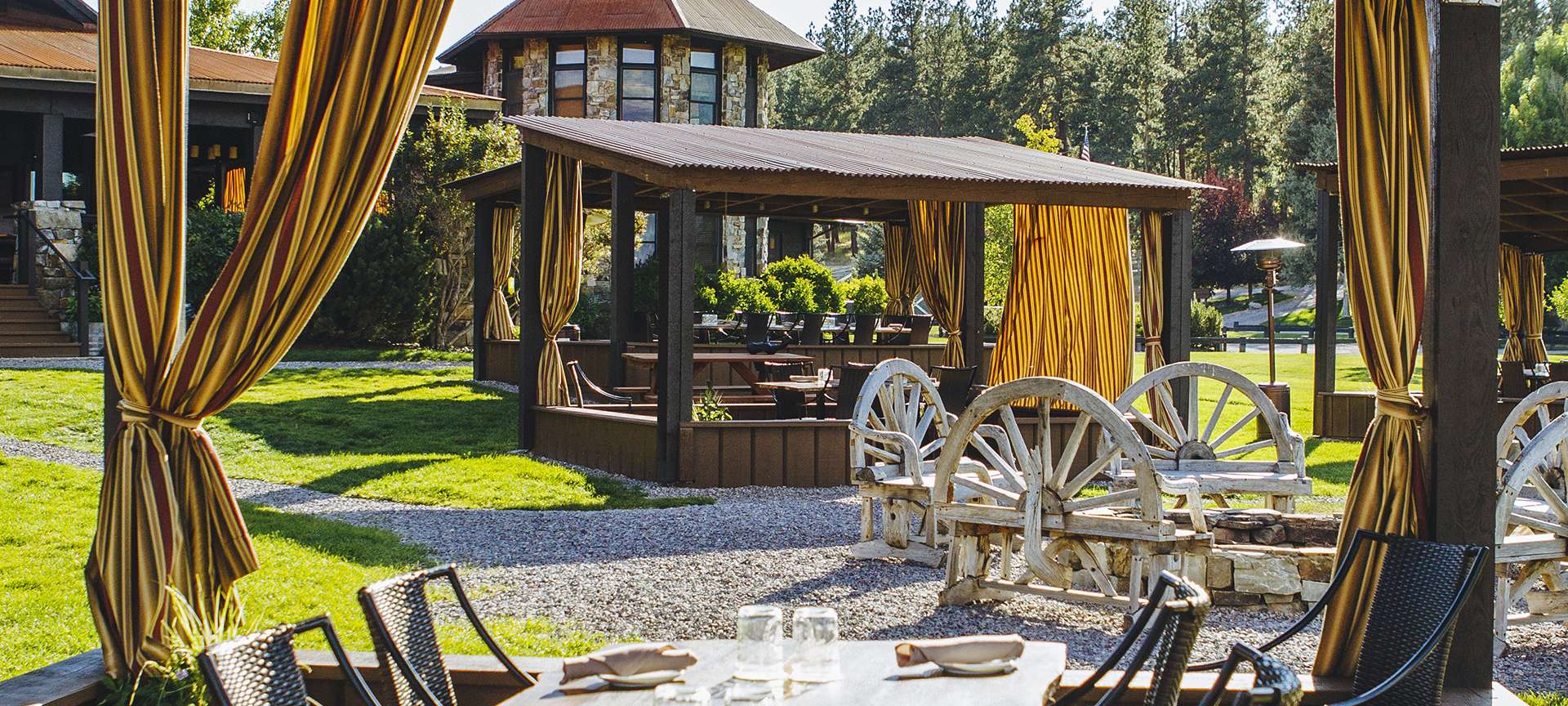 Outdoor Dining and Live Music at Paws ...