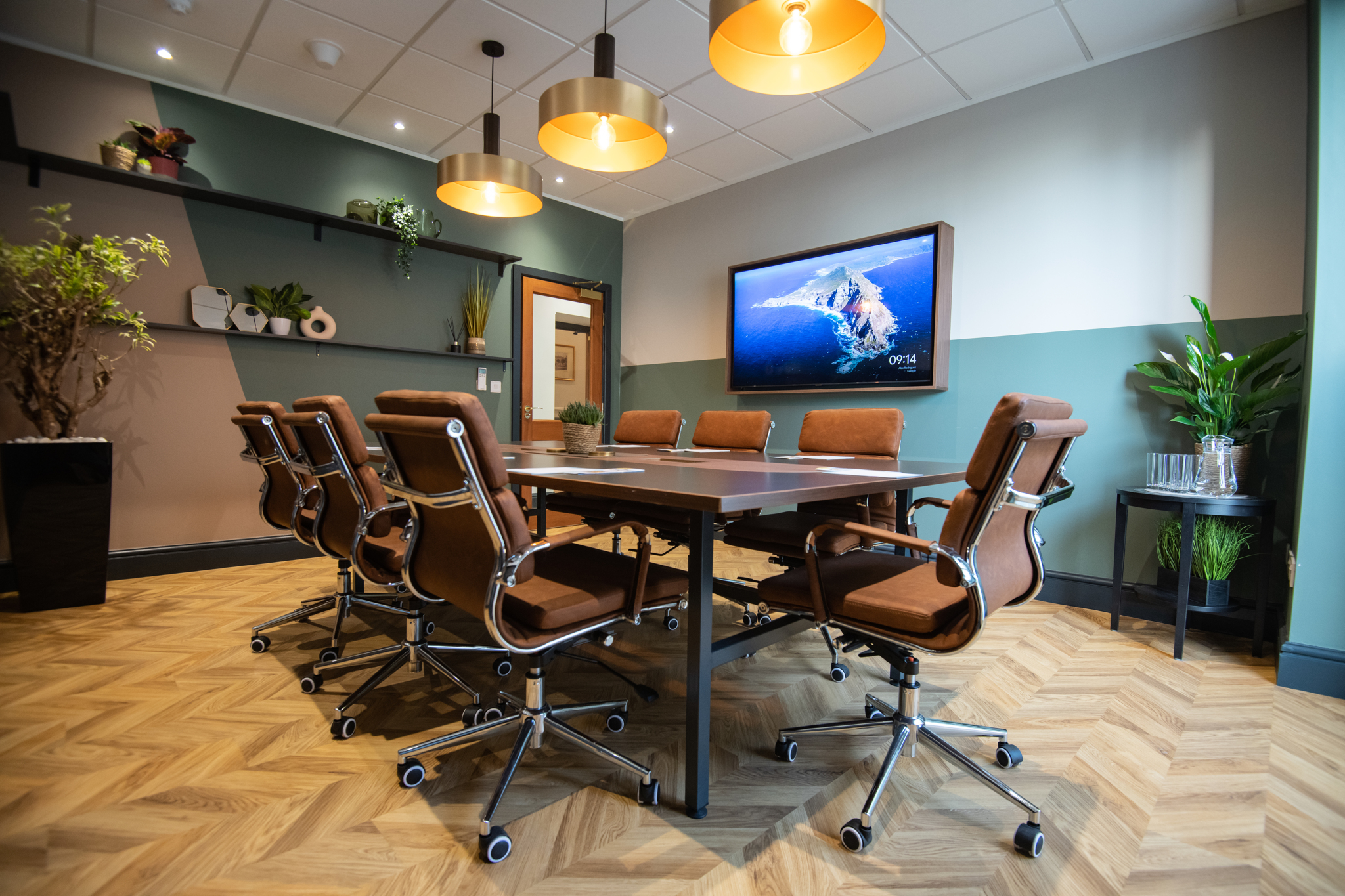 Modern Harlow Suite meeting room with ergonomic chairs for productive collaboration.