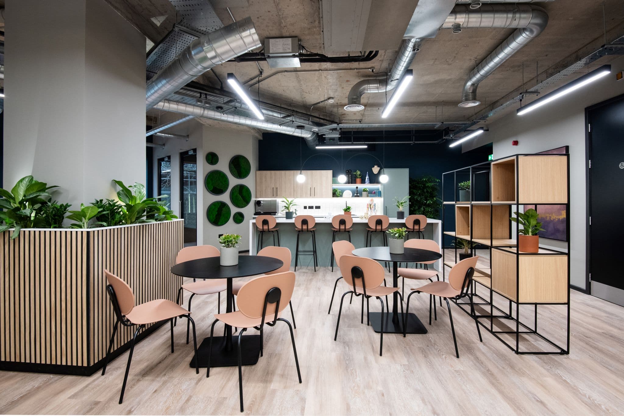 Modern meeting space in Wizu Workspace, ideal for collaboration and networking events.