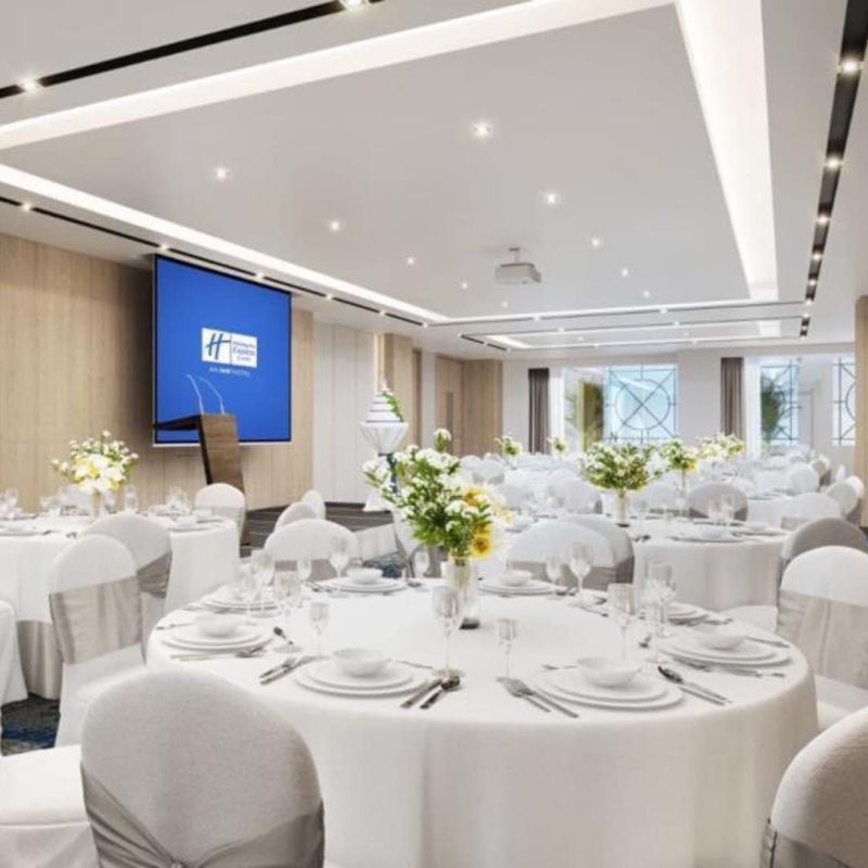 Elegant event space with round tables, ideal for corporate meetings and banquets.