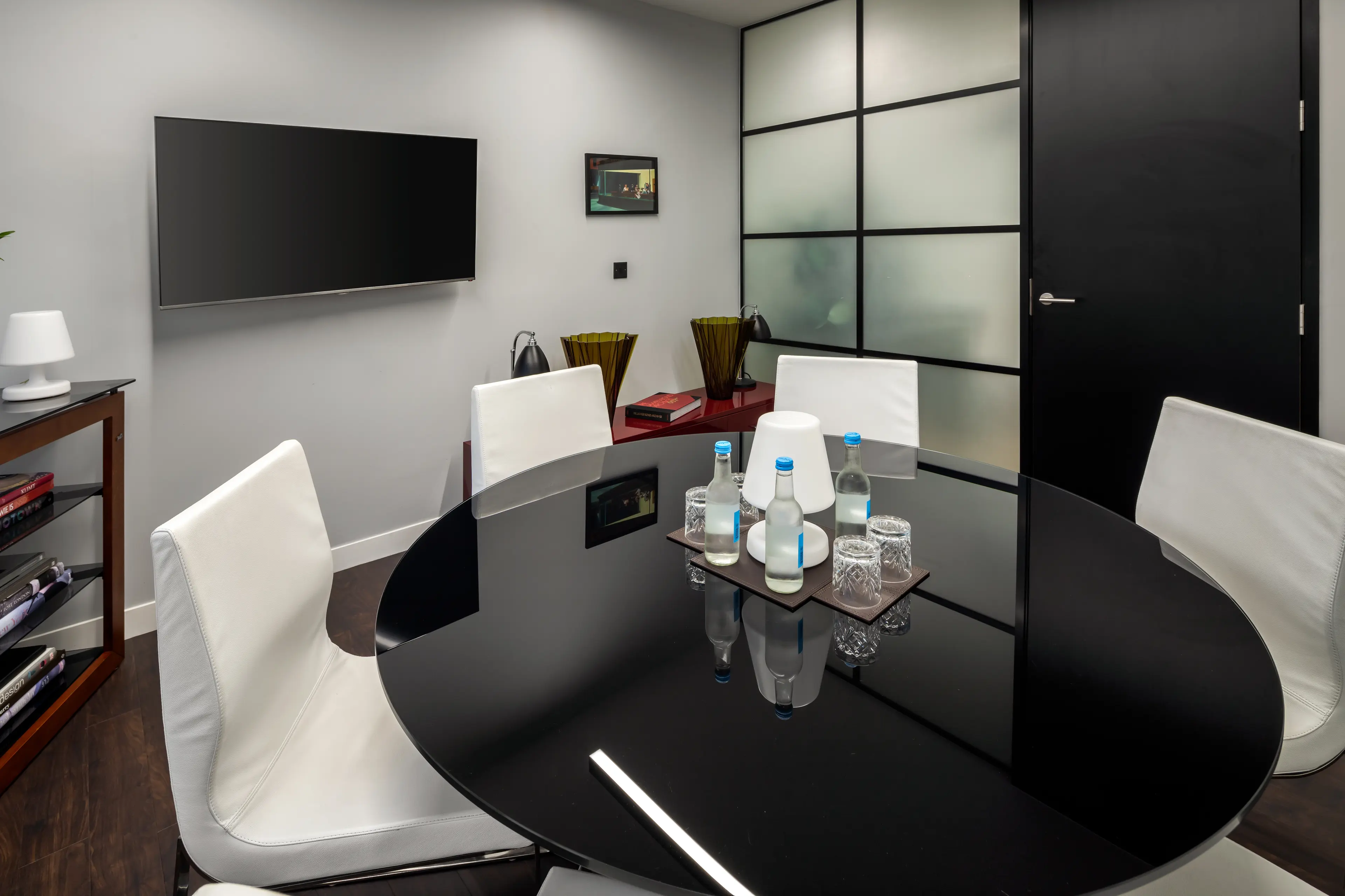 Modern meeting room with round table at 111 Piccadilly for corporate events and presentations.