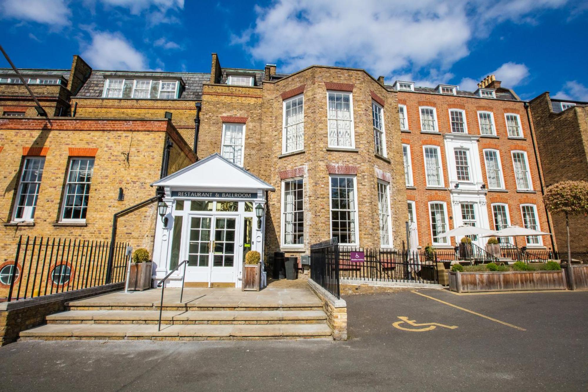 Outdoor dining terrace at Richmond Hill Hotel, perfect for events and meetings.