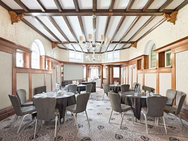Elegant meeting room in Richmond Hill Hotel, perfect for workshops and gatherings.