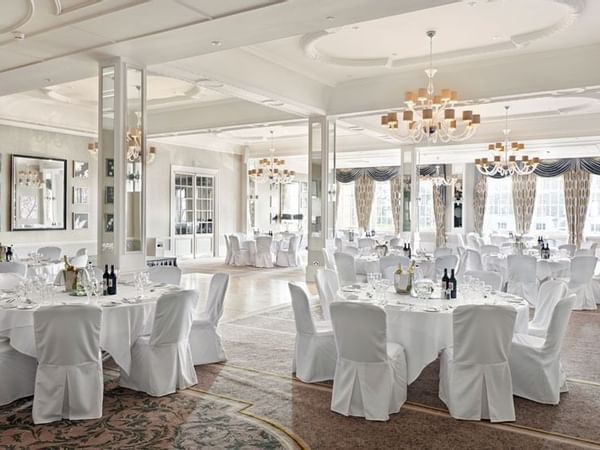 Elegant banquet hall in Richmond Hill Hotel, perfect for weddings and corporate events.