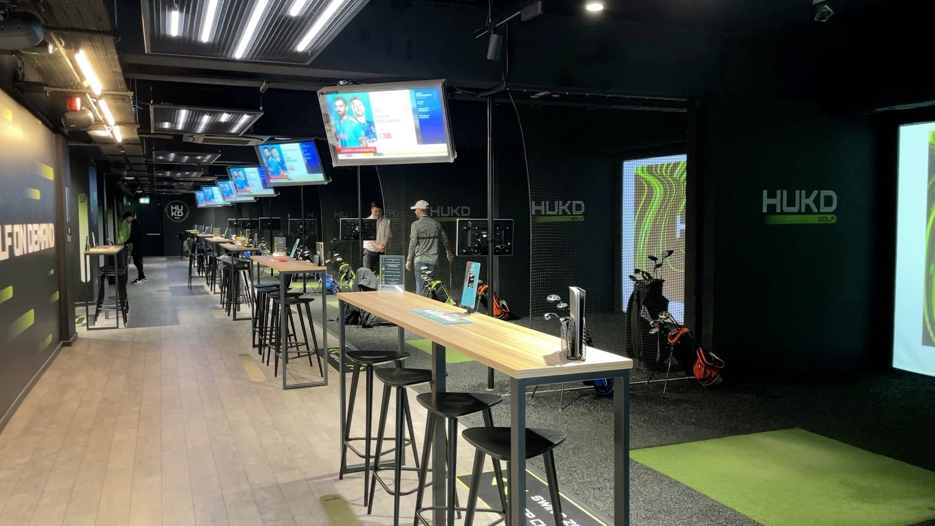 HUKD Golf simulator setup featuring high-end screens for indoor golf events and tournaments.